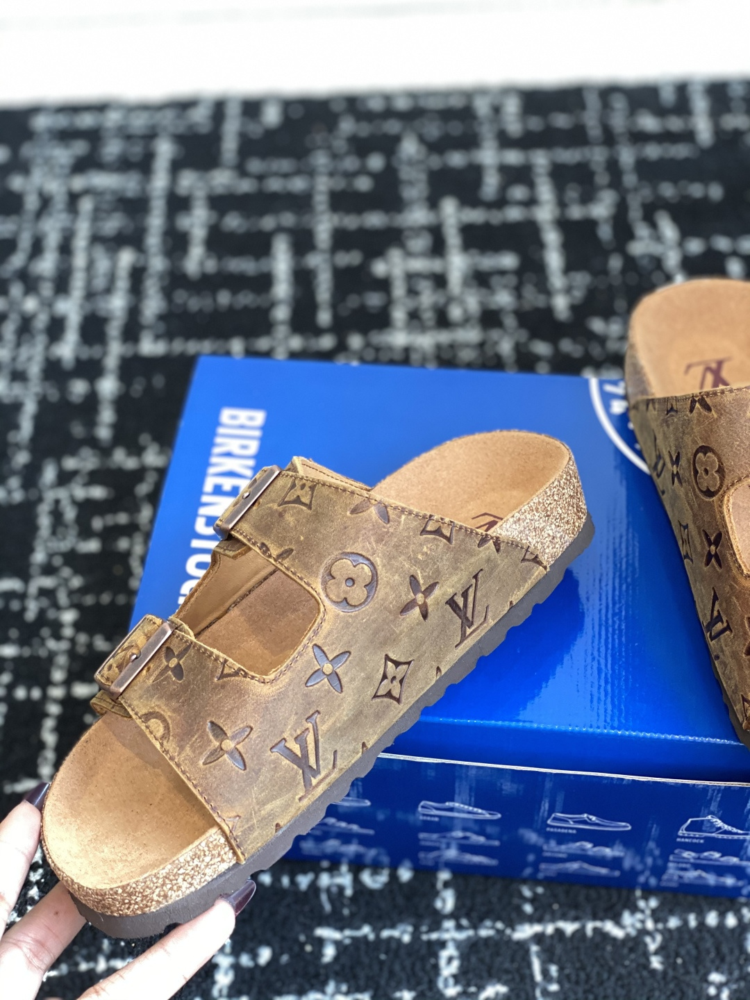 代购级
Birkenstock x 联名Lv 情侣款 系列 这两个品牌刚出联名我就心动了

代购找很久才