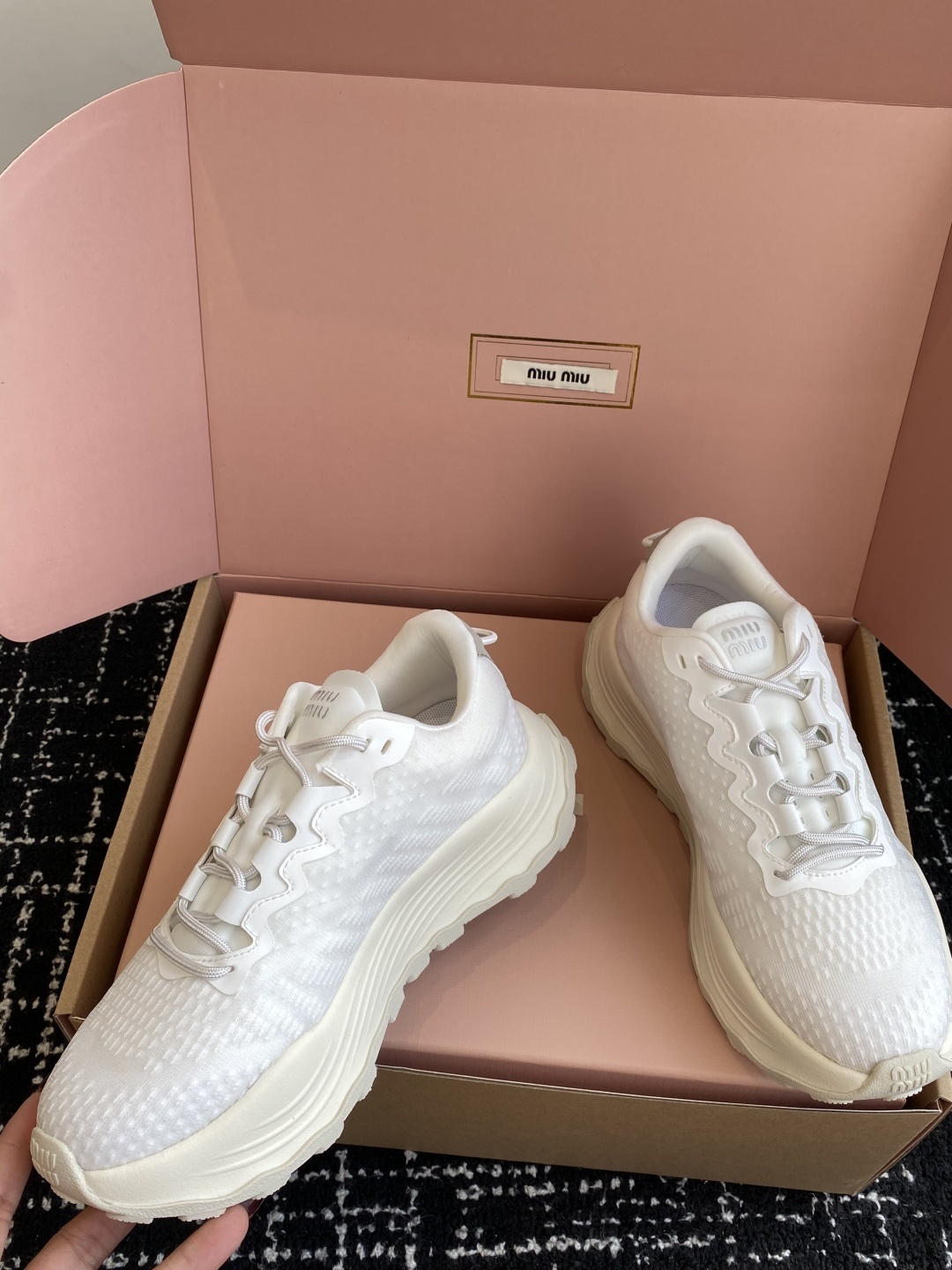 代购级(⚠️官网同步✈️盒包装)
Miu Miu 缪缪25ss 最新款美式 情侣款 老爹鞋 运动鞋