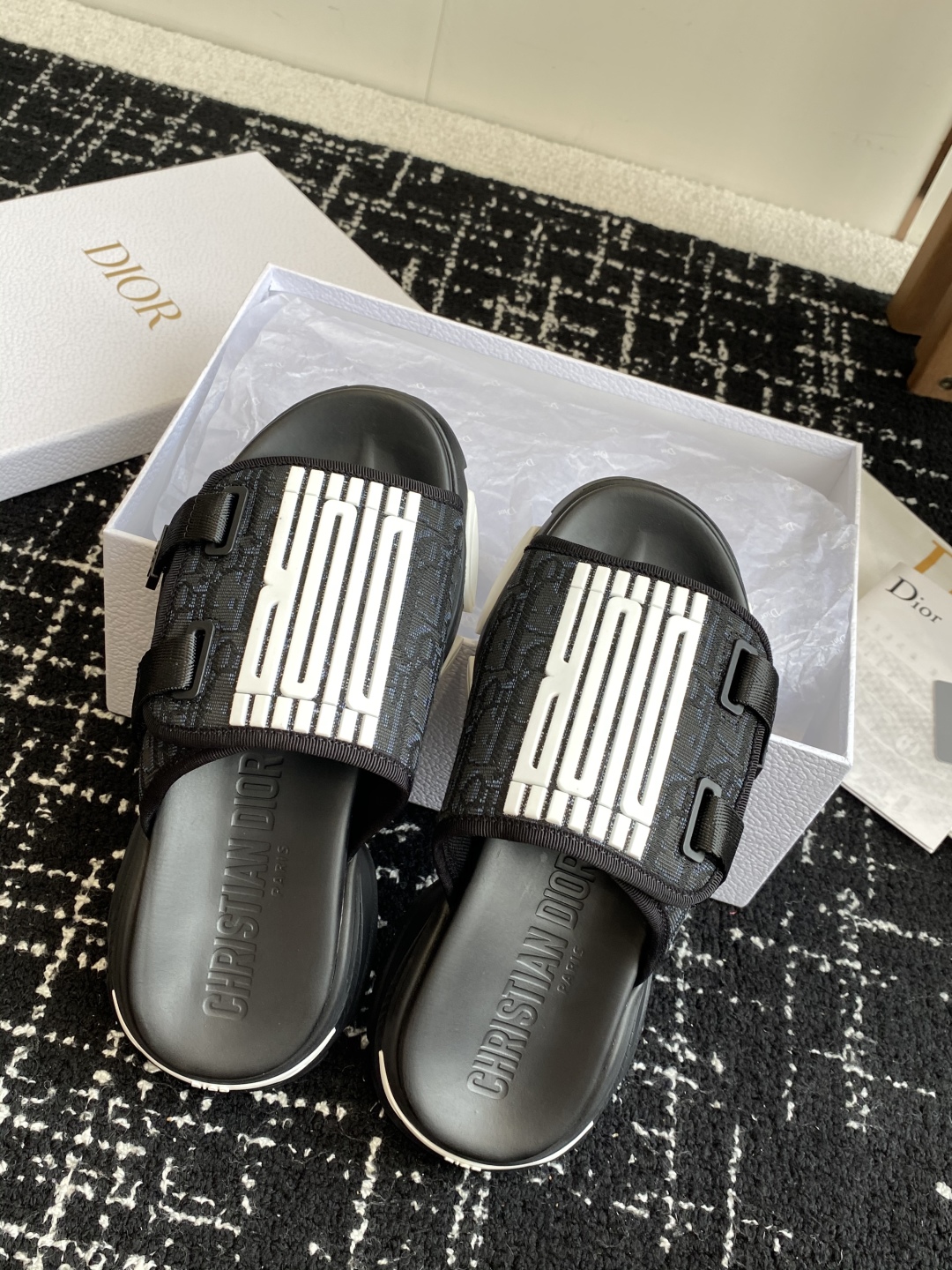 代购级
Dior  25ss 春夏最新款  超轻发泡大底 沙滩拖鞋

夏威夷沙滩运动拖鞋 Angelab