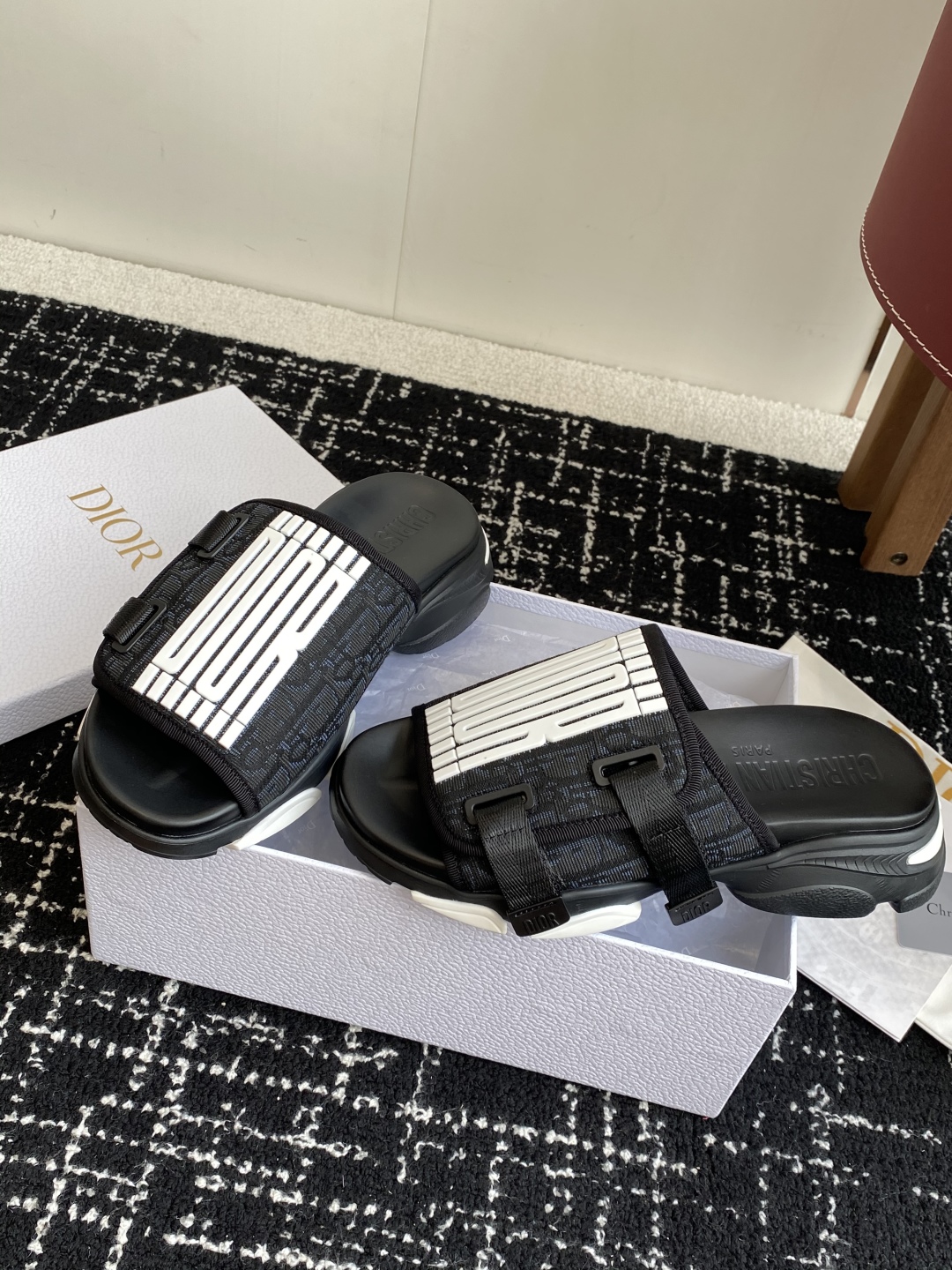 代购级
Dior  25ss 春夏最新款  超轻发泡大底 沙滩拖鞋

夏威夷沙滩运动拖鞋 Angelab