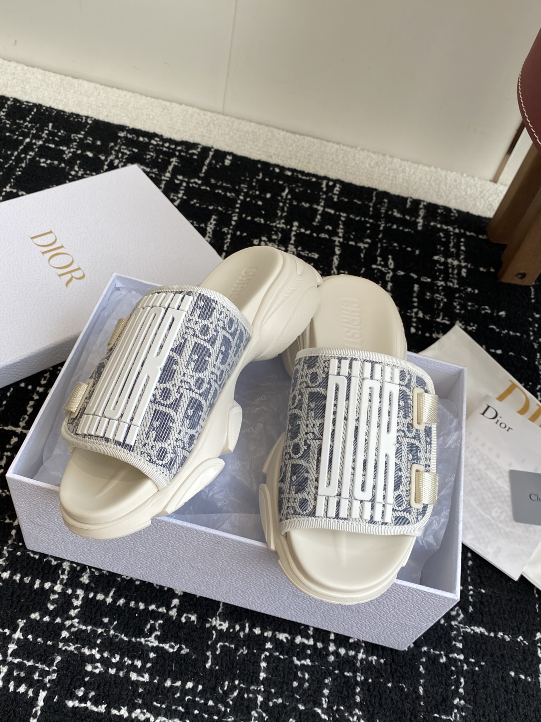 代购级
Dior  25ss 春夏最新款  超轻发泡大底 沙滩拖鞋

夏威夷沙滩运动拖鞋 Angelab