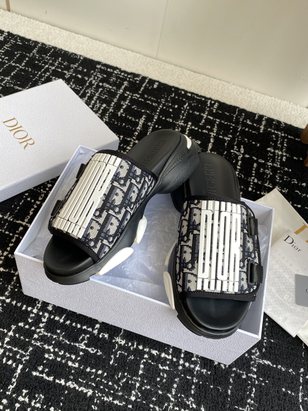 代购级
Dior  25ss 春夏最新款  超轻发泡大底 沙滩拖鞋

夏威夷沙滩运动拖鞋 Angelab