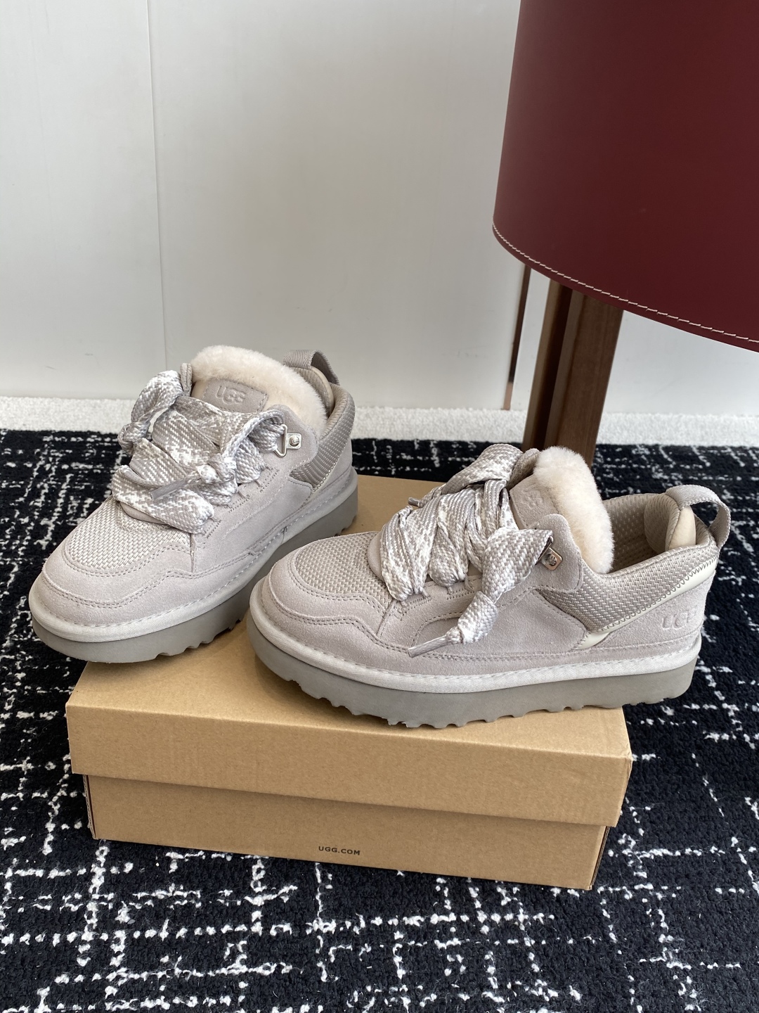 代购级
UGG.梅尔休闲鞋 （街头款）8890  

2cm超轻鞋底，牛皮➕网状织物鞋面 穿着舒服，时尚
