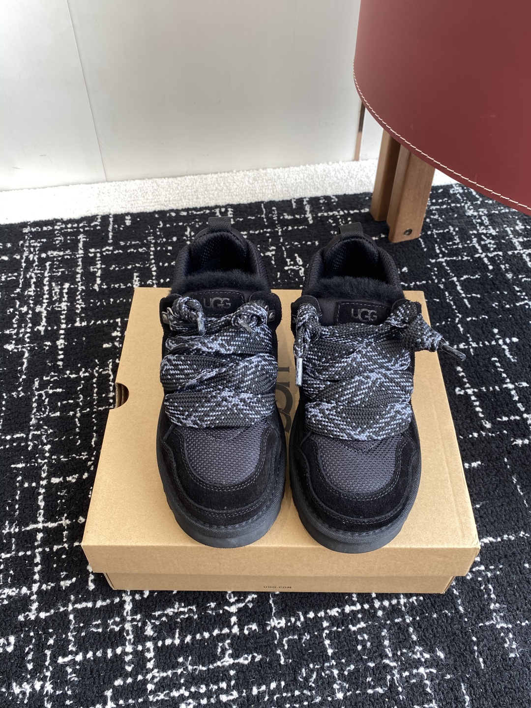 代购级
UGG.梅尔休闲鞋 （街头款）8890  

2cm超轻鞋底，牛皮➕网状织物鞋面 穿着舒服，时尚
