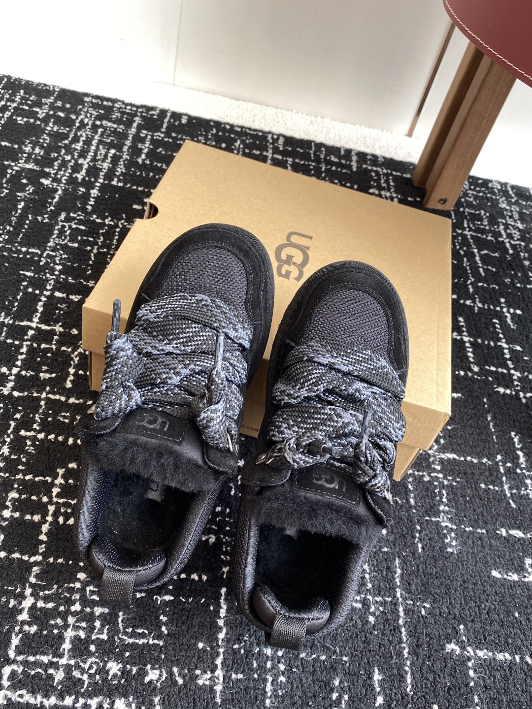 代购级
UGG.梅尔休闲鞋 （街头款）8890  

2cm超轻鞋底，牛皮➕网状织物鞋面 穿着舒服，时尚