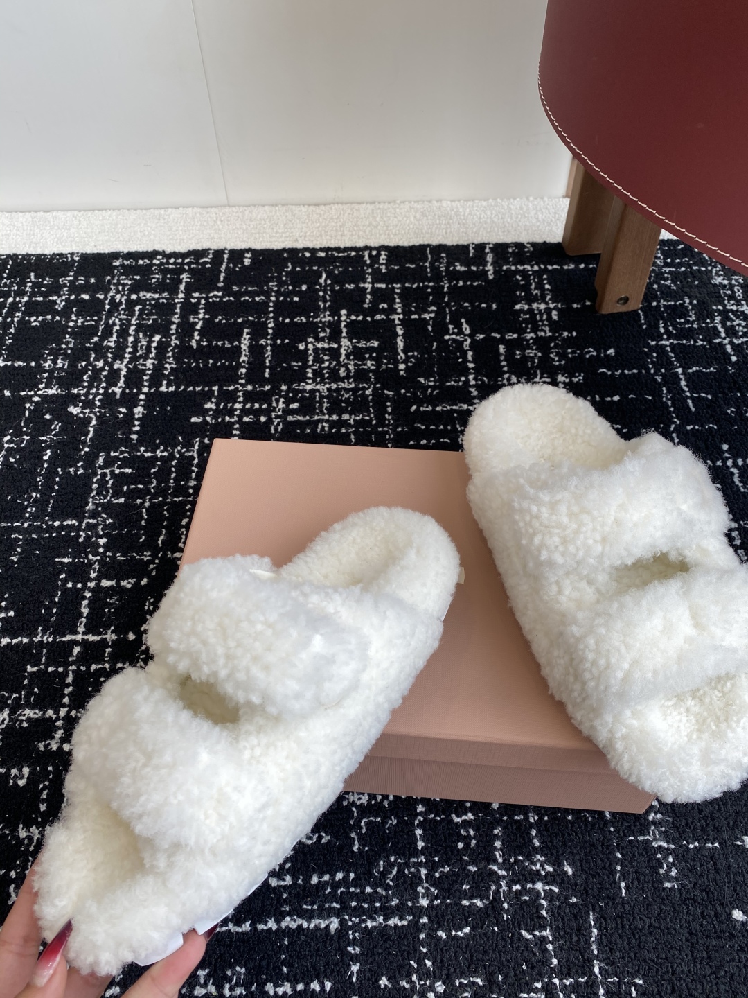 代购级
Miu Miu 25ss 秋冬新品毛拖～ 秋冬新宠 百搭时髦单品！

不管居家还是外穿都是品味的