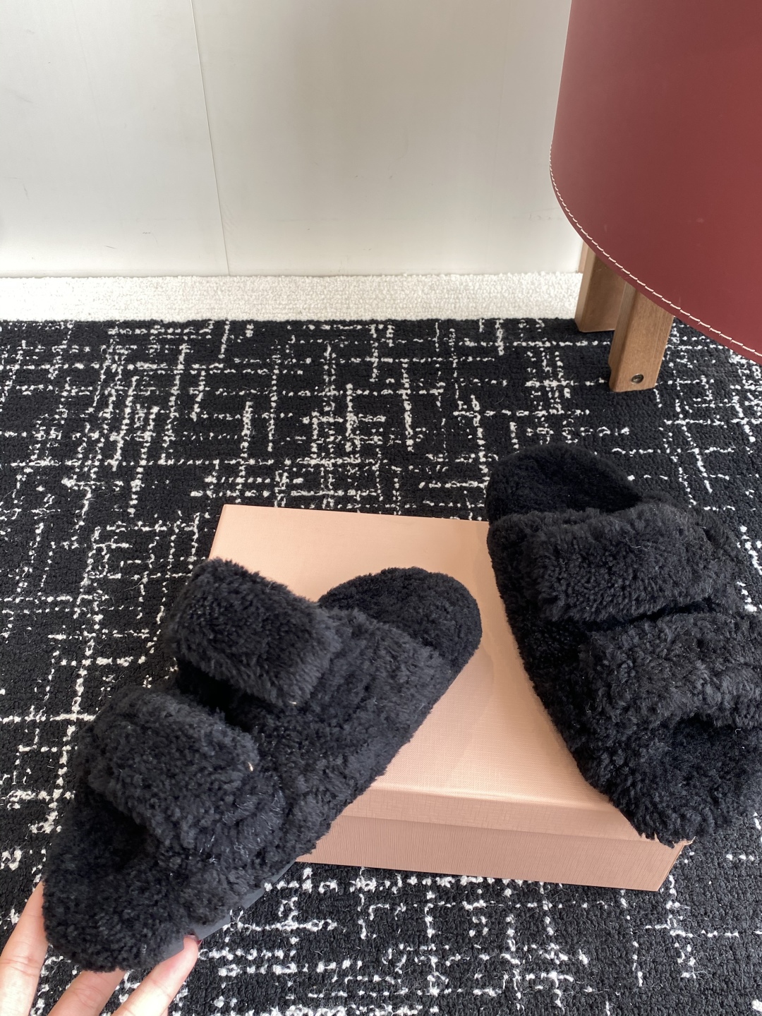 代购级
Miu Miu 25ss 秋冬新品毛拖～ 秋冬新宠 百搭时髦单品！

不管居家还是外穿都是品味的