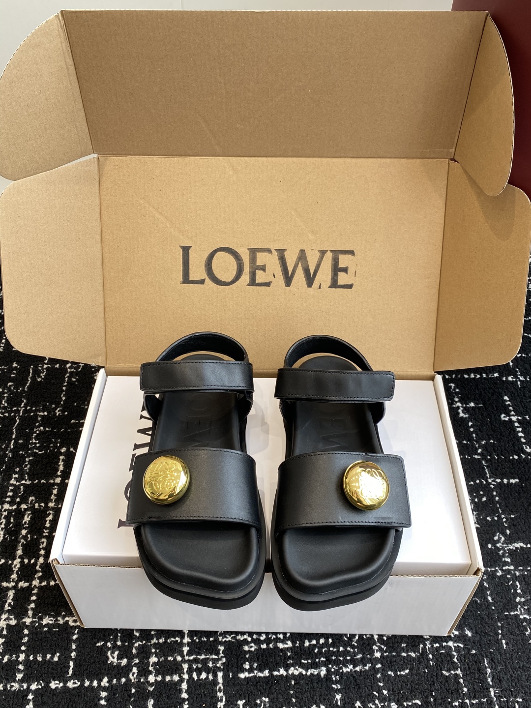 代购级（官网同步✈️盒包装）
罗意威 LOEWE 25ss 夏季最新款凉鞋！

夏季最常穿的凉鞋，没它根