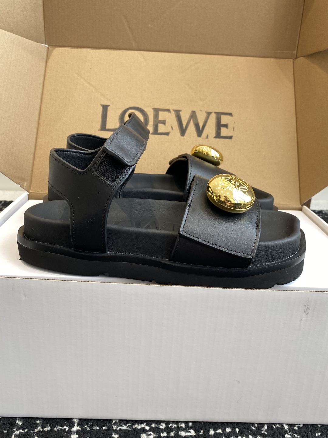代购级（官网同步✈️盒包装）
罗意威 LOEWE 25ss 夏季最新款凉鞋！

夏季最常穿的凉鞋，没它根