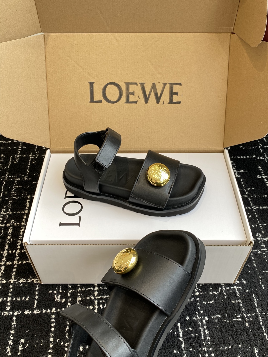 代购级（官网同步✈️盒包装）
罗意威 LOEWE 25ss 夏季最新款凉鞋！

夏季最常穿的凉鞋，没它根