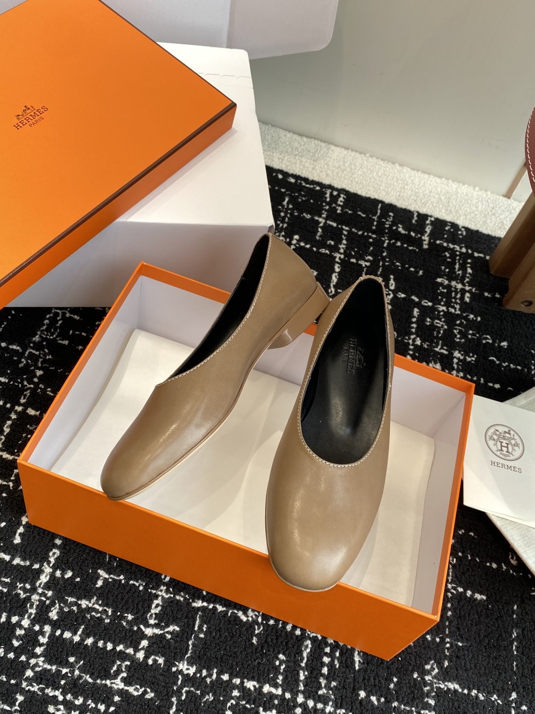 东莞代购级（官网同步✈️飞机盒包装）
爱马仕Hermes 25ss 春夏新品 芭蕾舞鞋，芭蕾鞋与玛丽珍无
