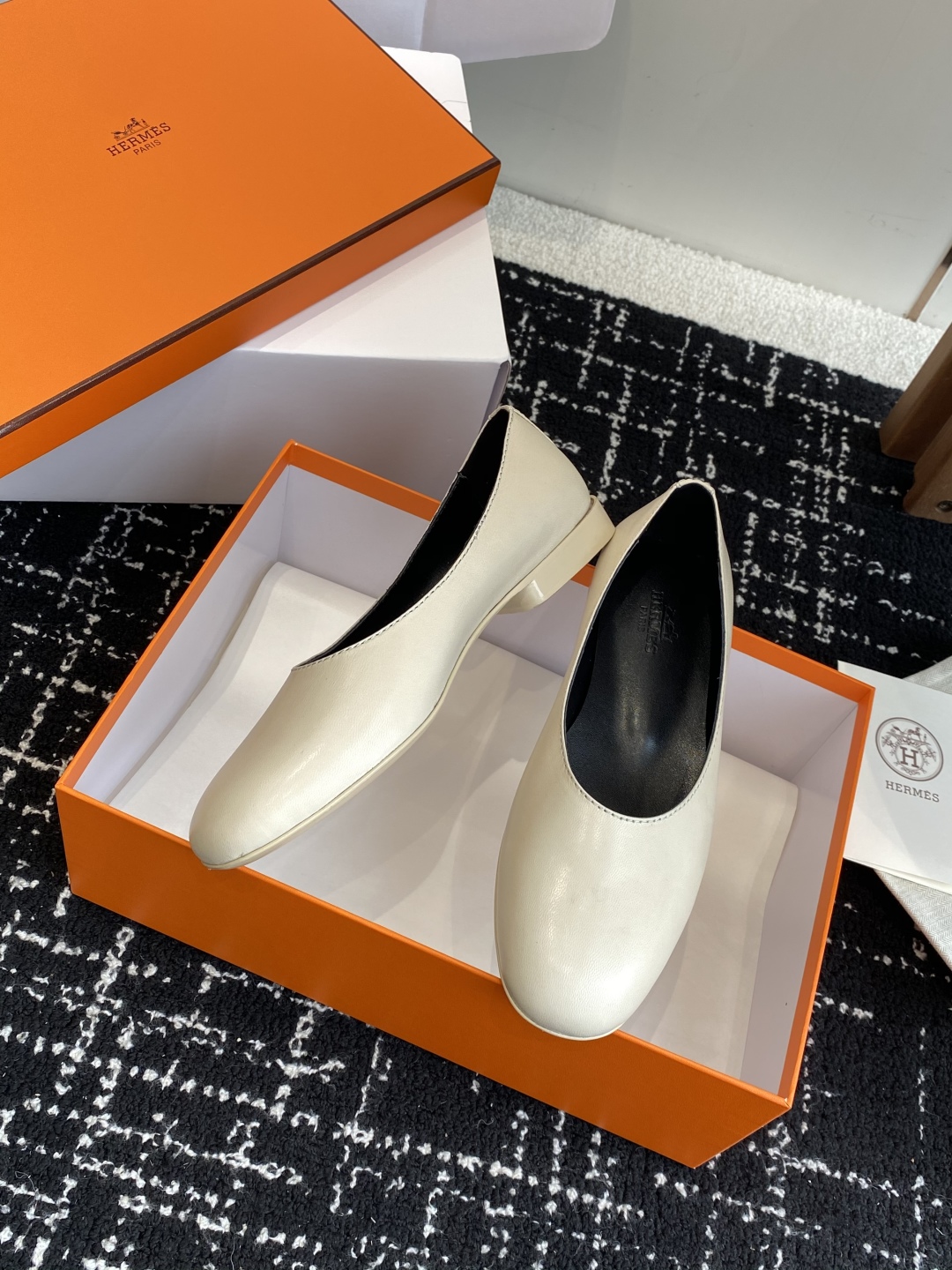 东莞代购级（官网同步✈️飞机盒包装）
爱马仕Hermes 25ss 春夏新品 芭蕾舞鞋，芭蕾鞋与玛丽珍无