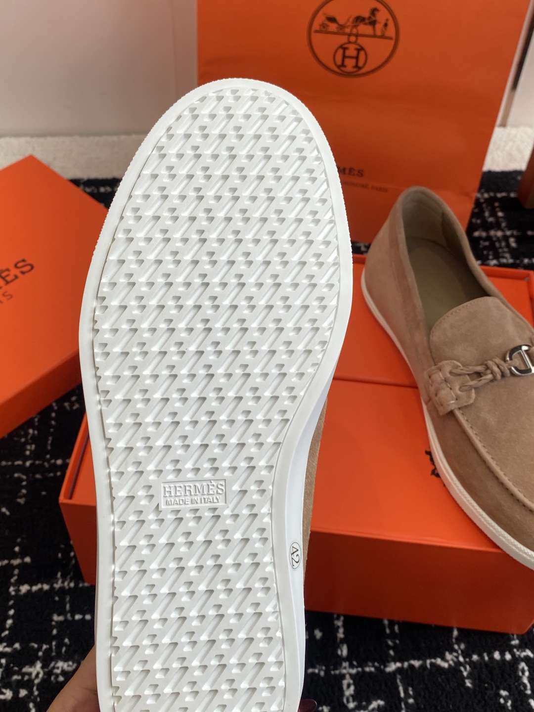 代购级
Hermes 爱马仕经典H 情侣款 乐福鞋 经久不衰 休闲 简约风格免系带休闲运动鞋

舒适 休
