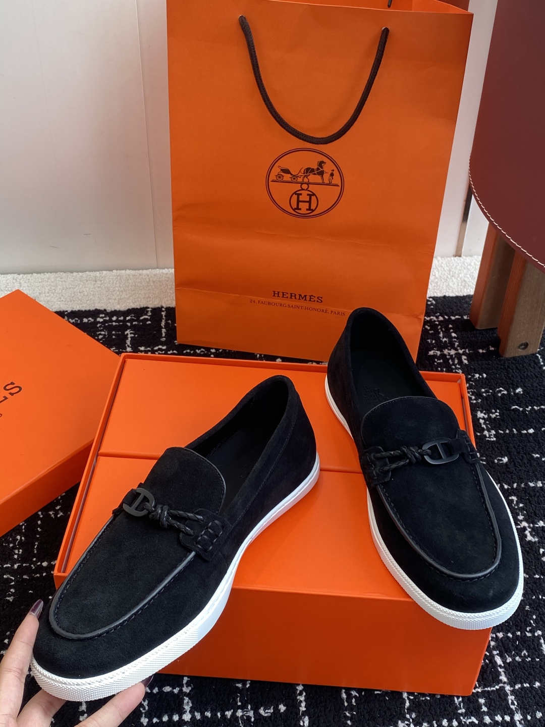代购级
Hermes 爱马仕经典H 情侣款 乐福鞋 经久不衰 休闲 简约风格免系带休闲运动鞋

舒适 休