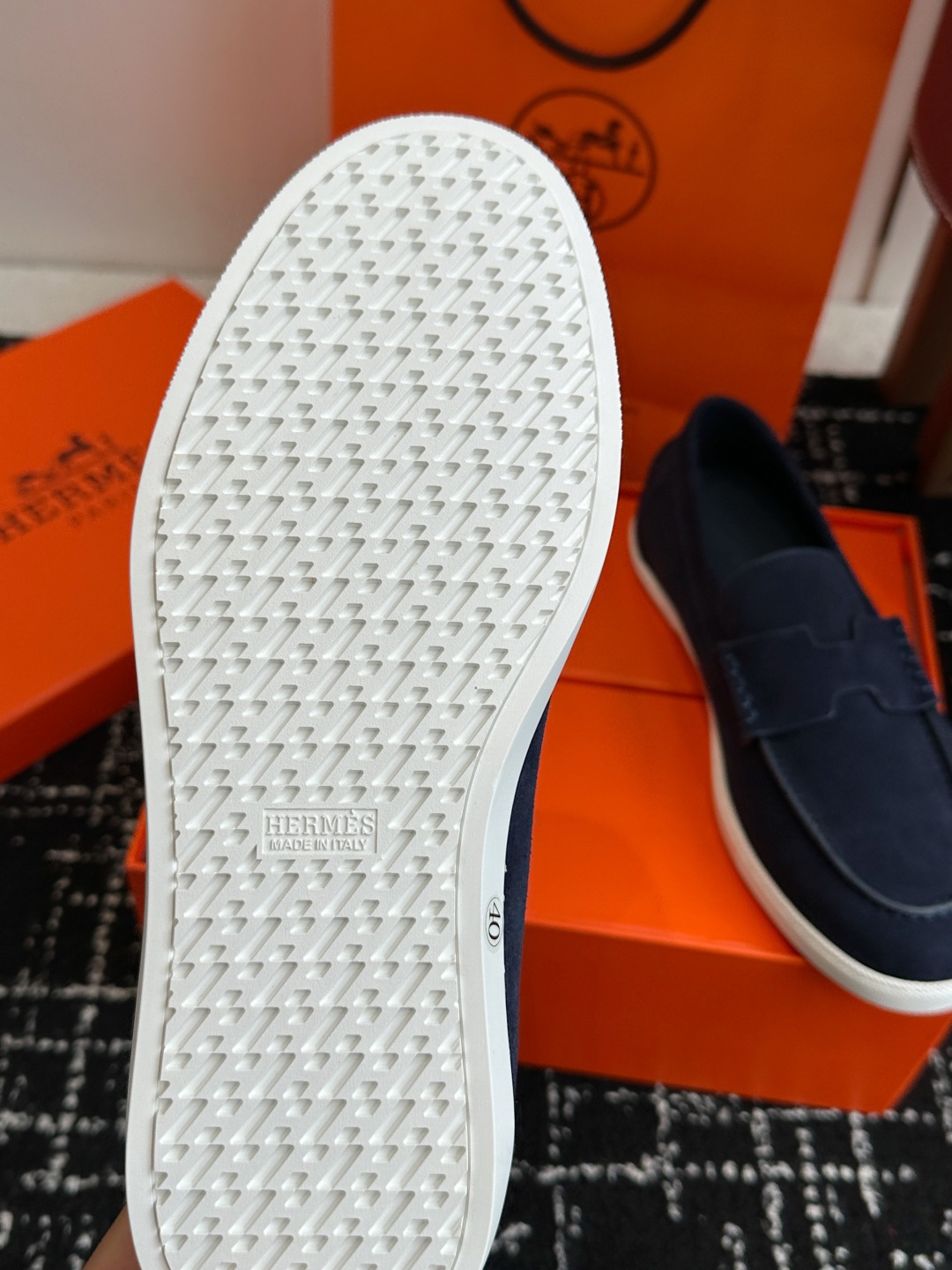 代购级
Hermes 爱马仕经典H 情侣款 乐福鞋 经久不衰 休闲 简约风格免系带休闲运动鞋

舒适 休