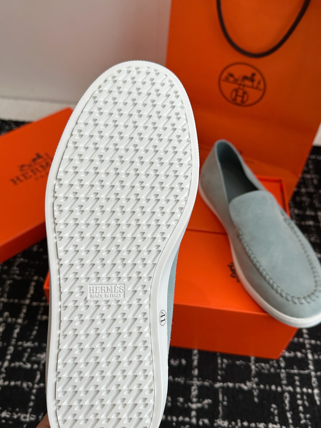 代购级
Hermes 爱马仕经典H 情侣款 乐福鞋 经久不衰 休闲 简约风格免系带休闲运动鞋

舒适 休