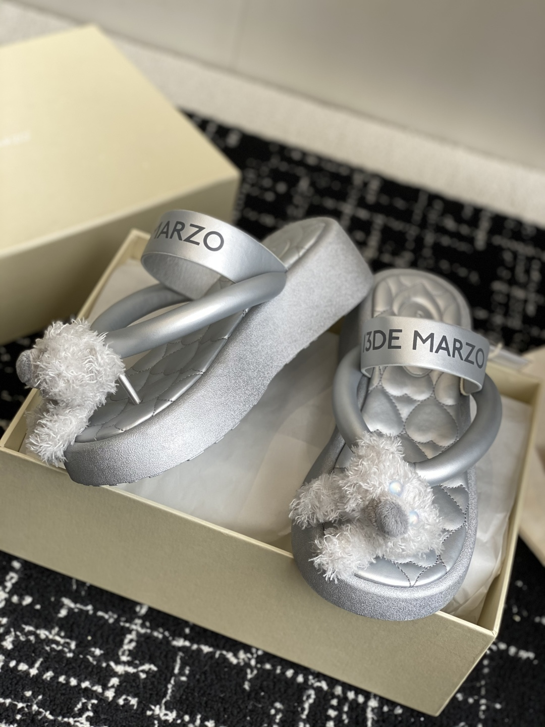 代购级
13DE MARZO 25ss 小熊春夏新款人字拖时尚

增高凉拖百搭外穿夹脚拖鞋 13dema