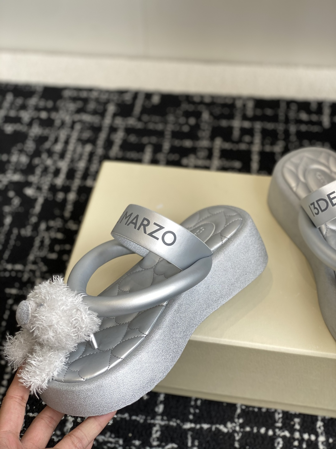 代购级
13DE MARZO 25ss 小熊春夏新款人字拖时尚

增高凉拖百搭外穿夹脚拖鞋 13dema