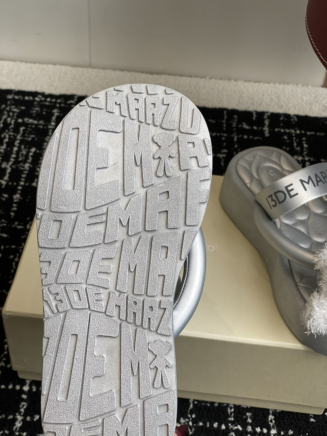 代购级
13DE MARZO 25ss 小熊春夏新款人字拖时尚

增高凉拖百搭外穿夹脚拖鞋 13dema