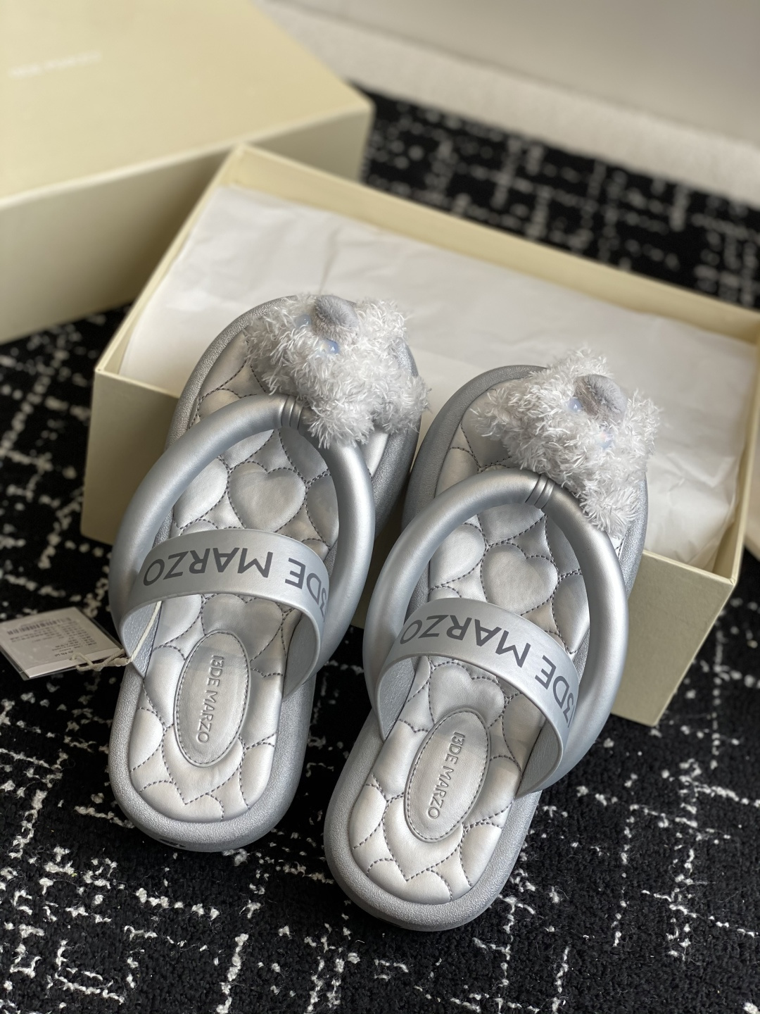 代购级
13DE MARZO 25ss 小熊春夏新款人字拖时尚

增高凉拖百搭外穿夹脚拖鞋 13dema