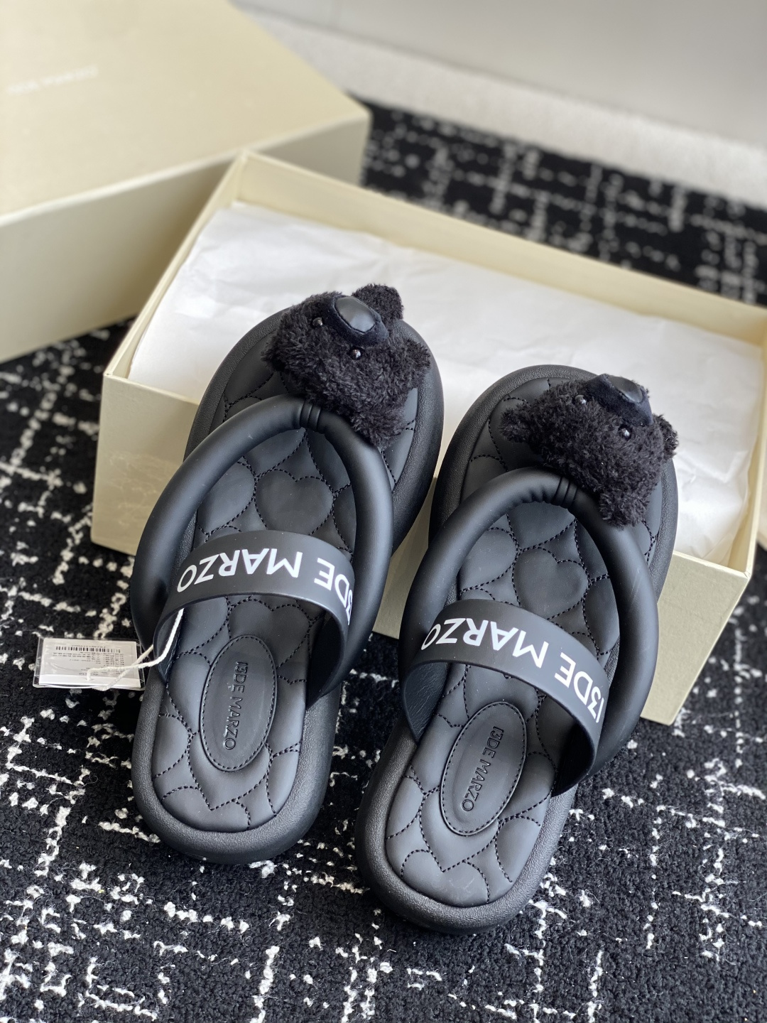 代购级
13DE MARZO 25ss 小熊春夏新款人字拖时尚

增高凉拖百搭外穿夹脚拖鞋 13dema