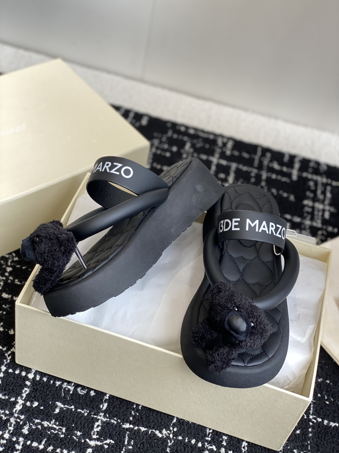 代购级
13DE MARZO 25ss 小熊春夏新款人字拖时尚

增高凉拖百搭外穿夹脚拖鞋 13dema