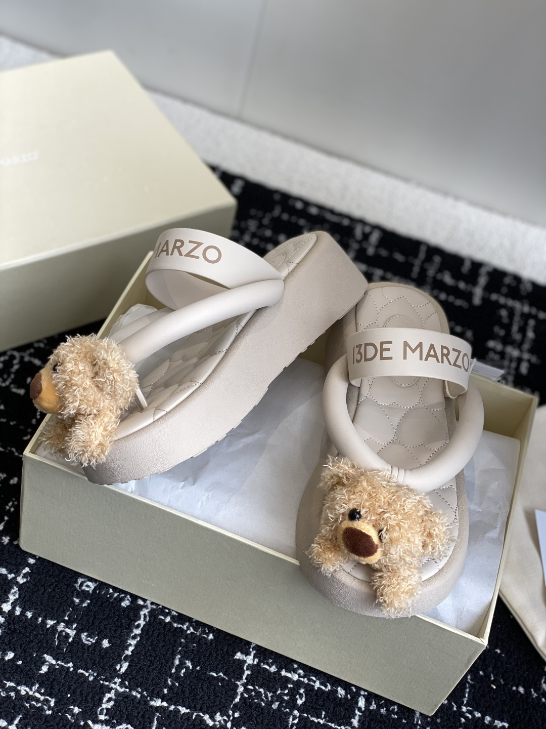 代购级
13DE MARZO 25ss 小熊春夏新款人字拖时尚

增高凉拖百搭外穿夹脚拖鞋 13dema