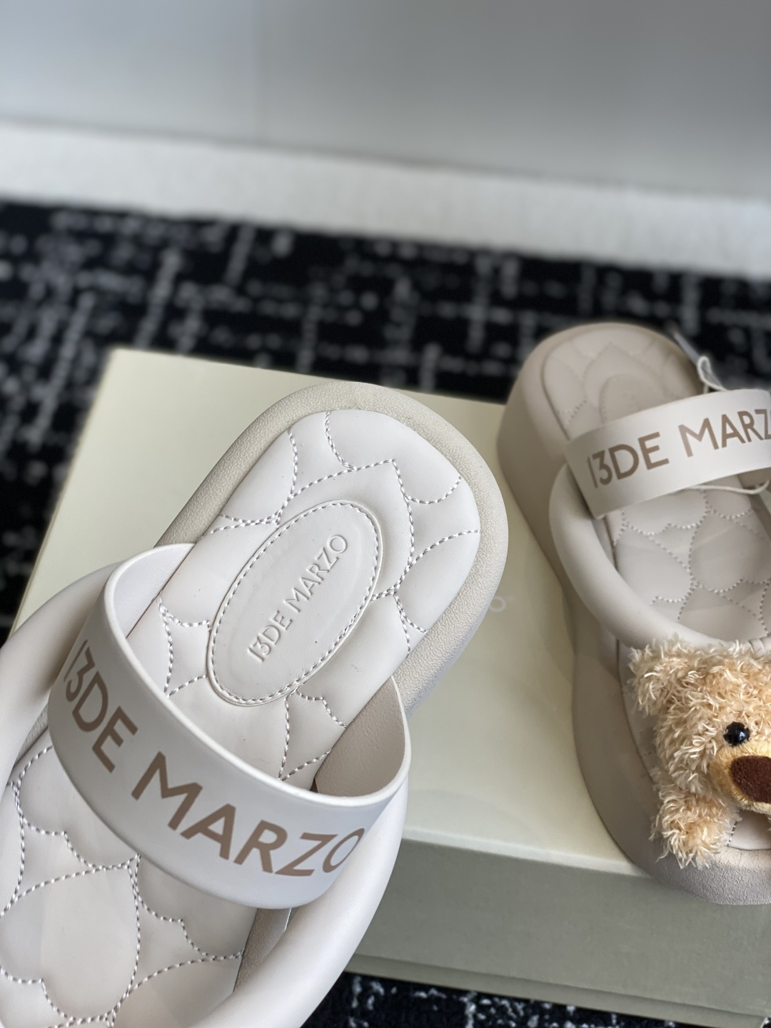 代购级
13DE MARZO 25ss 小熊春夏新款人字拖时尚

增高凉拖百搭外穿夹脚拖鞋 13dema