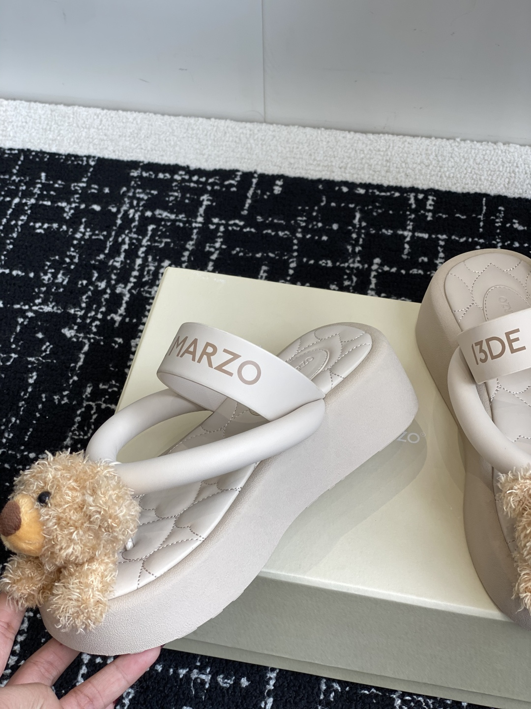 代购级
13DE MARZO 25ss 小熊春夏新款人字拖时尚

增高凉拖百搭外穿夹脚拖鞋 13dema