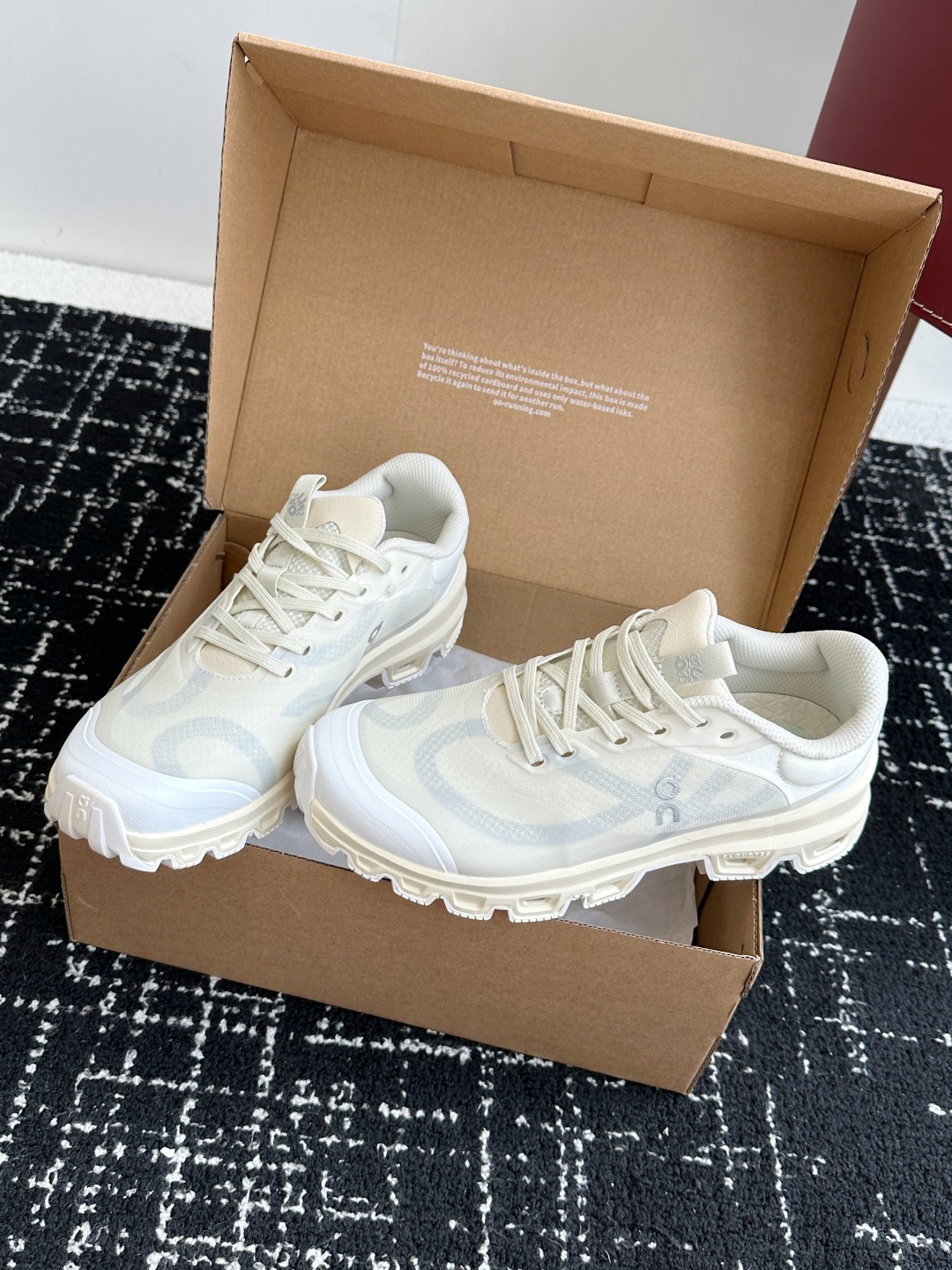 莞产原单品质
Loewe x On 昂跑Cloudtilt1.0 罗意威 联名轻量运动休闲鞋情侣男女款跑