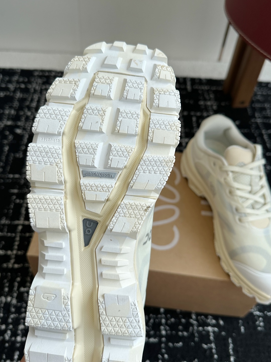 莞产原单品质
Loewe x On 昂跑Cloudtilt1.0 罗意威 联名轻量运动休闲鞋情侣男女款跑
