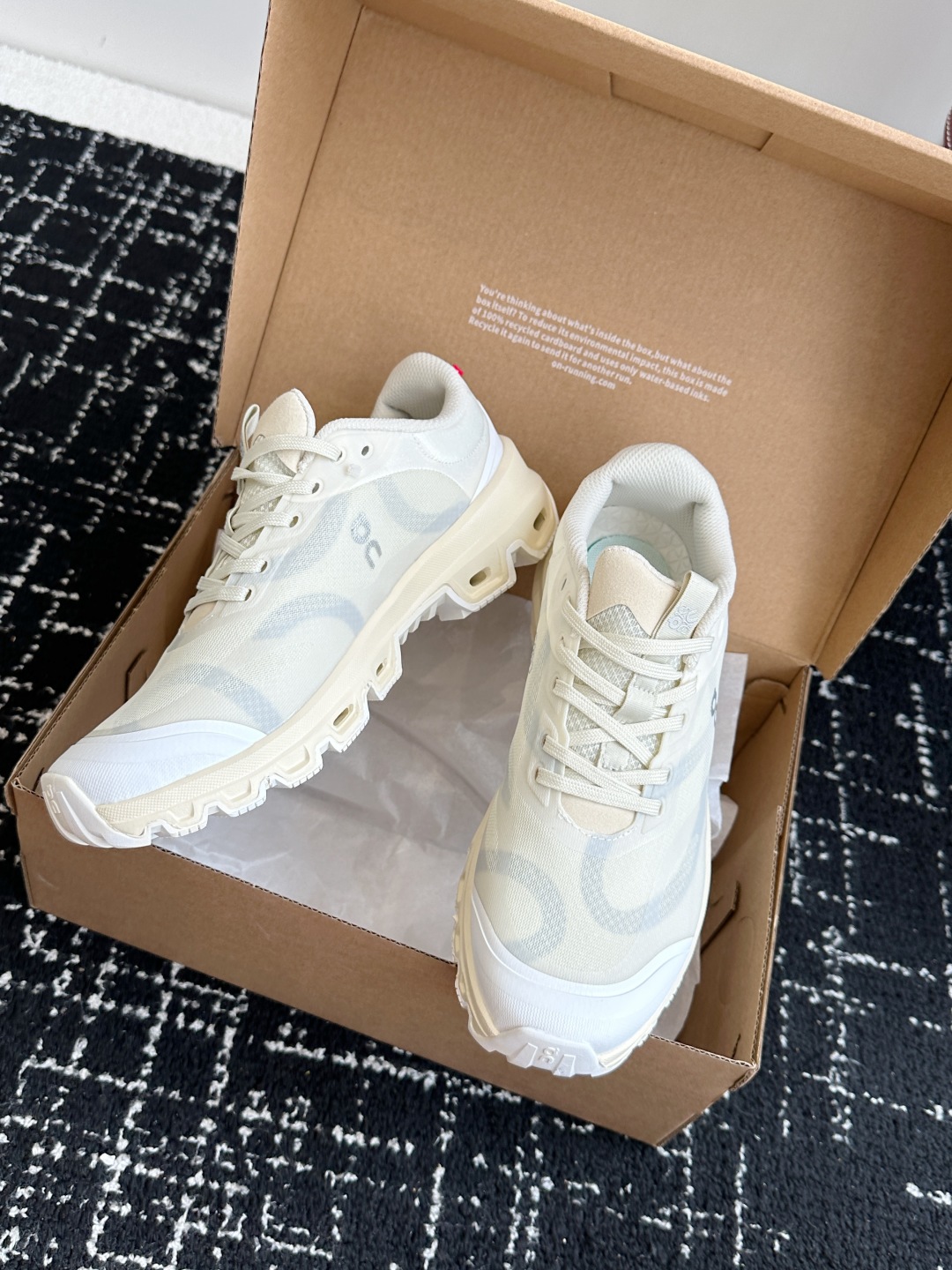 莞产原单品质
Loewe x On 昂跑Cloudtilt1.0 罗意威 联名轻量运动休闲鞋情侣男女款跑