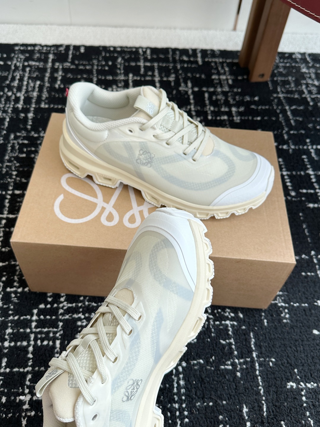 莞产原单品质
Loewe x On 昂跑Cloudtilt1.0 罗意威 联名轻量运动休闲鞋情侣男女款跑