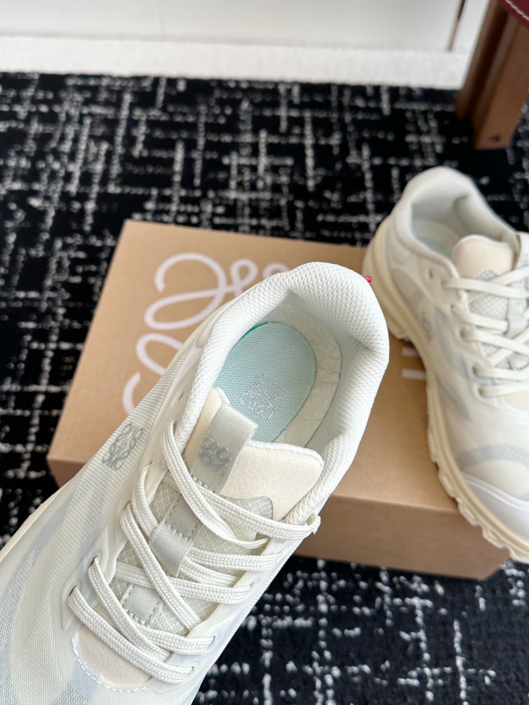 莞产原单品质
Loewe x On 昂跑Cloudtilt1.0 罗意威 联名轻量运动休闲鞋情侣男女款跑