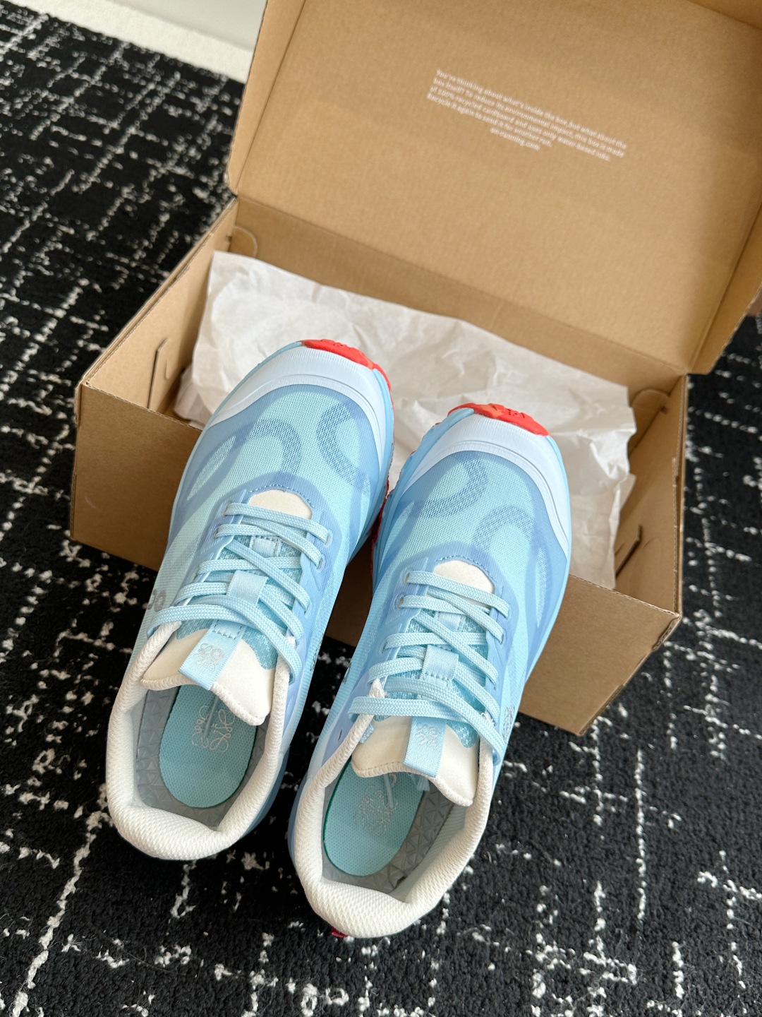 莞产原单品质
Loewe x On 昂跑Cloudtilt1.0 罗意威 联名轻量运动休闲鞋情侣男女款跑