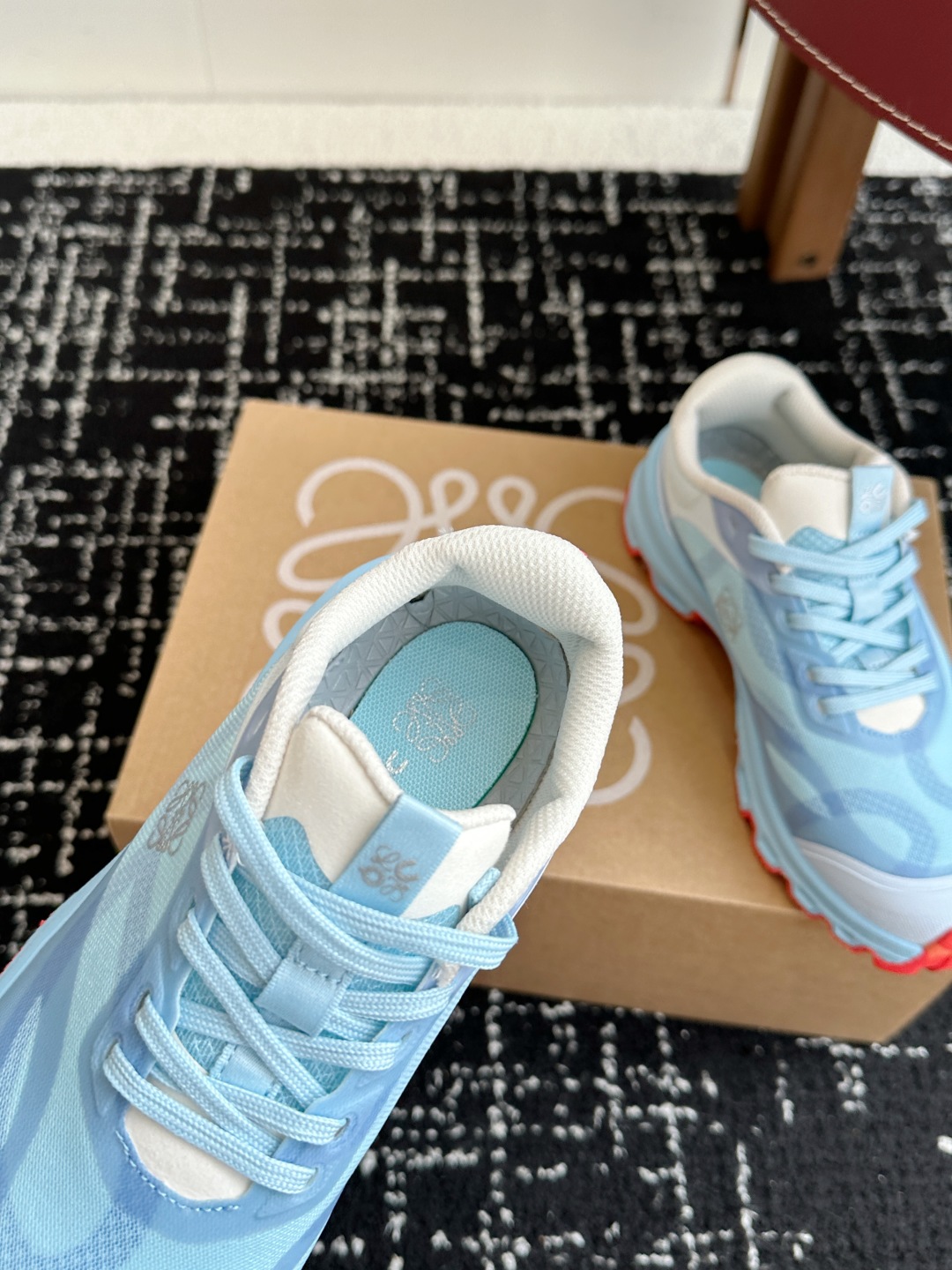 莞产原单品质
Loewe x On 昂跑Cloudtilt1.0 罗意威 联名轻量运动休闲鞋情侣男女款跑