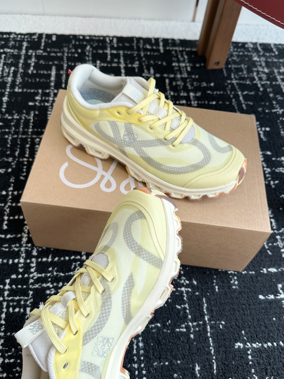 莞产原单品质
Loewe x On 昂跑Cloudtilt1.0 罗意威 联名轻量运动休闲鞋情侣男女款跑