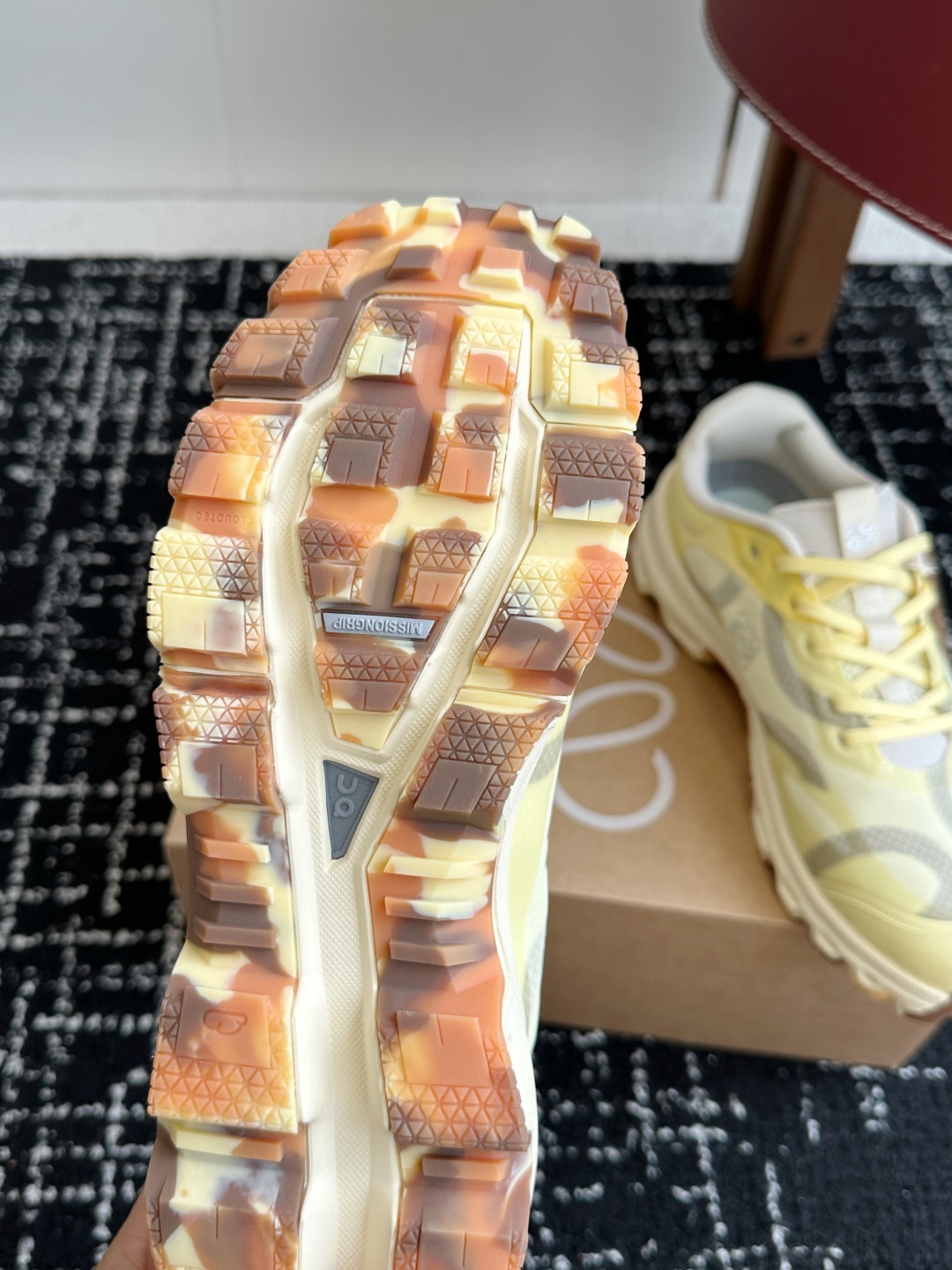 莞产原单品质
Loewe x On 昂跑Cloudtilt1.0 罗意威 联名轻量运动休闲鞋情侣男女款跑
