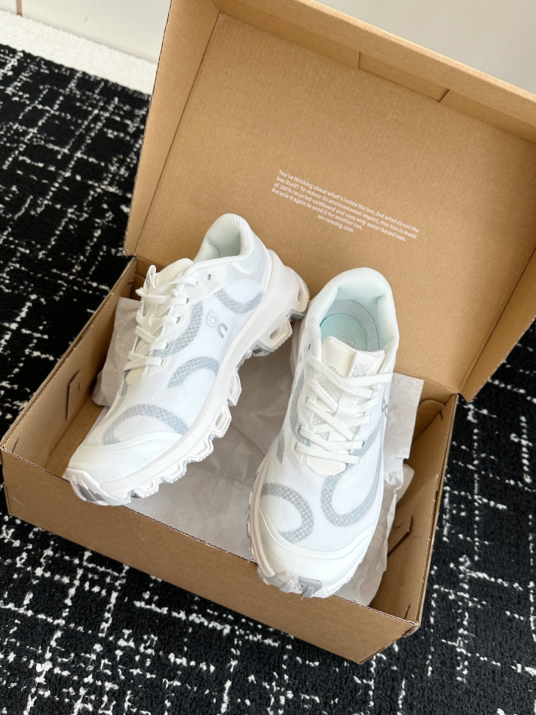 莞产原单品质
Loewe x On 昂跑Cloudtilt1.0 罗意威 联名轻量运动休闲鞋情侣男女款跑