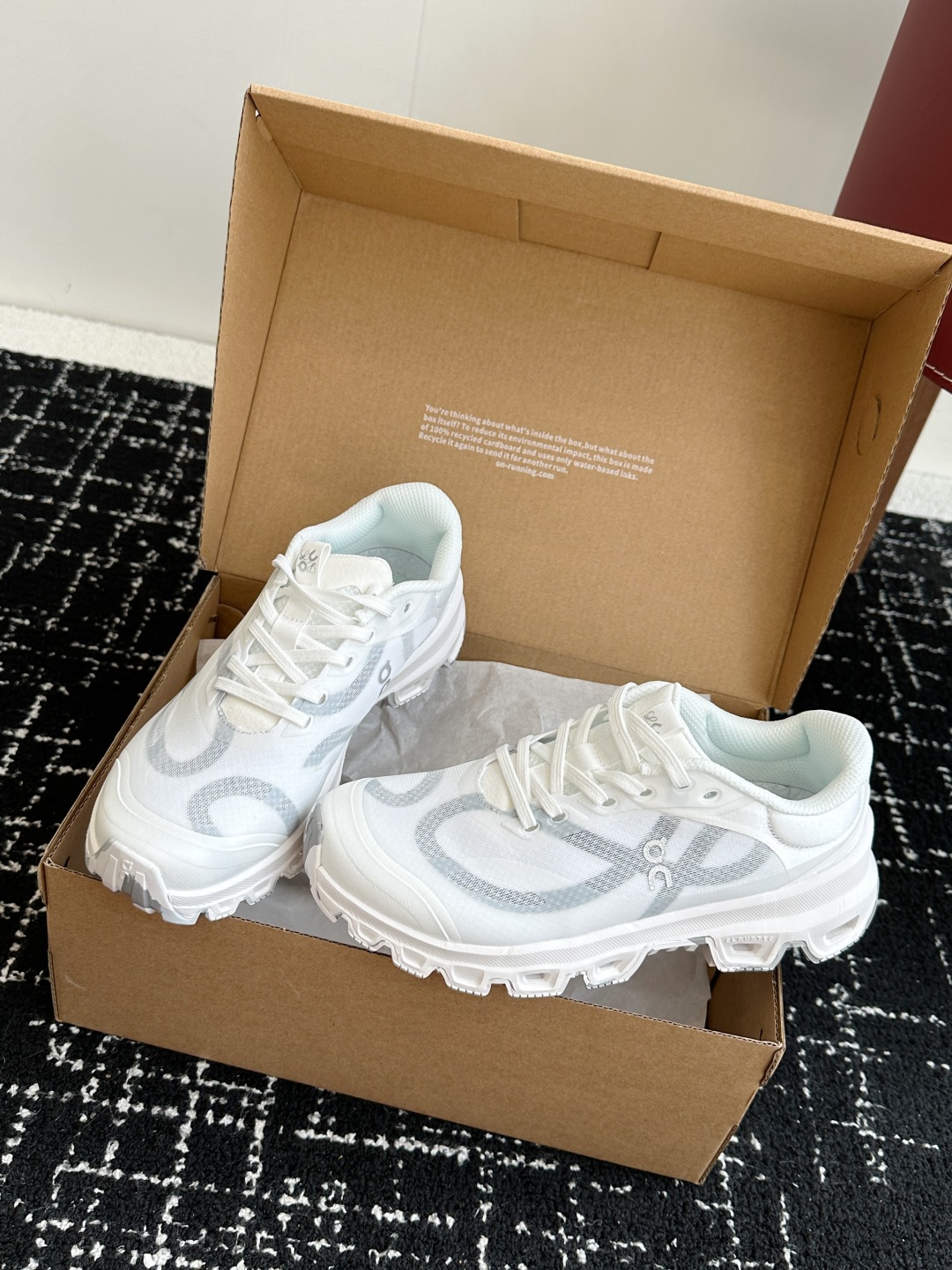 莞产原单品质
Loewe x On 昂跑Cloudtilt1.0 罗意威 联名轻量运动休闲鞋情侣男女款跑