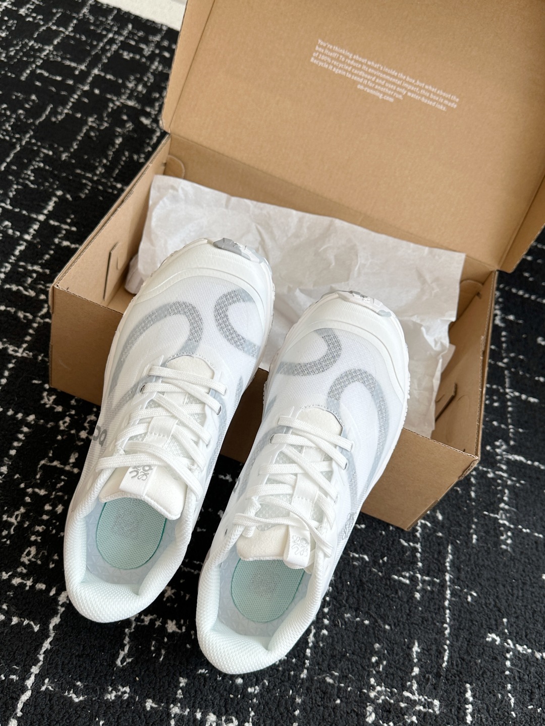 莞产原单品质
Loewe x On 昂跑Cloudtilt1.0 罗意威 联名轻量运动休闲鞋情侣男女款跑