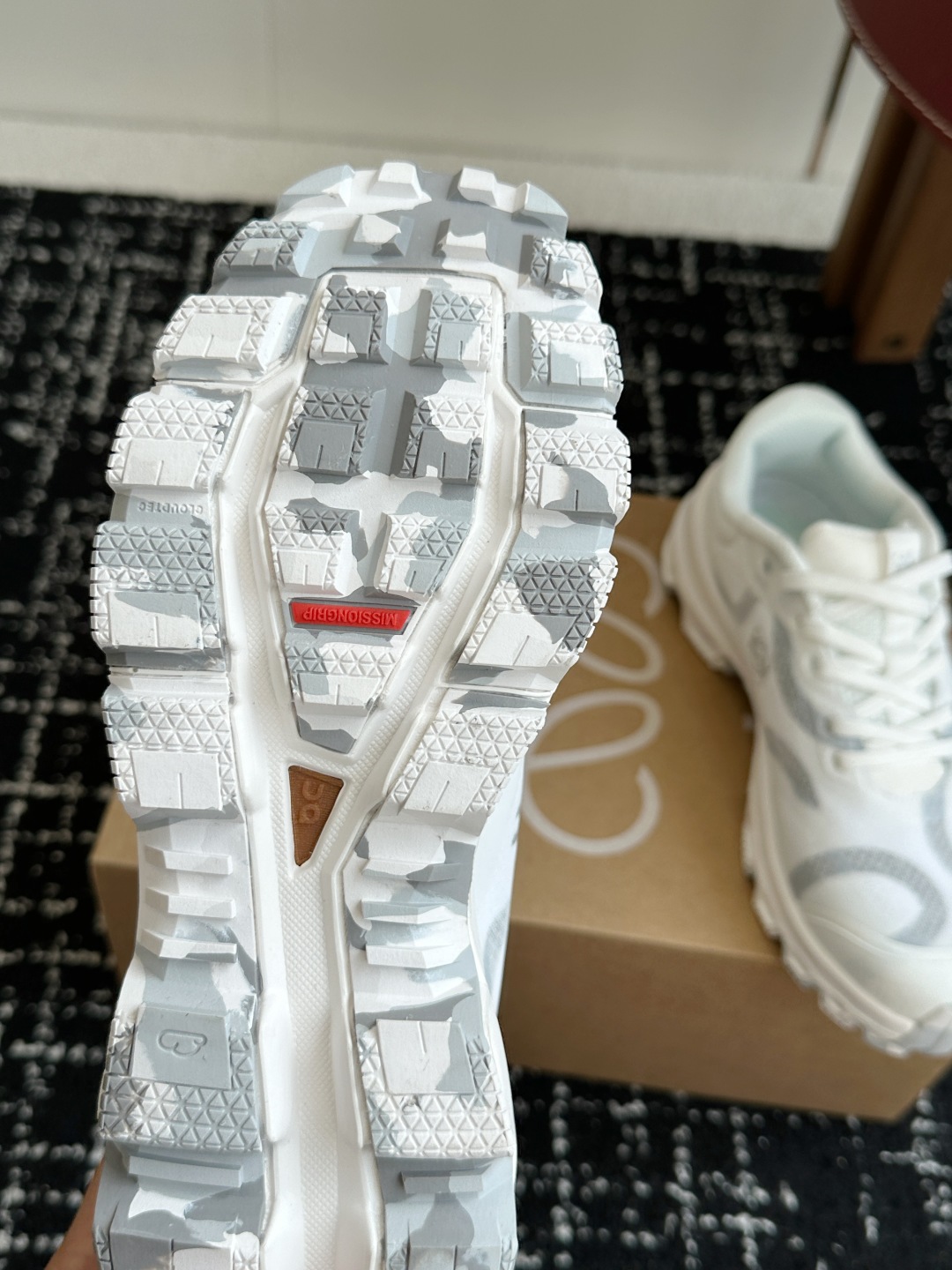 莞产原单品质
Loewe x On 昂跑Cloudtilt1.0 罗意威 联名轻量运动休闲鞋情侣男女款跑