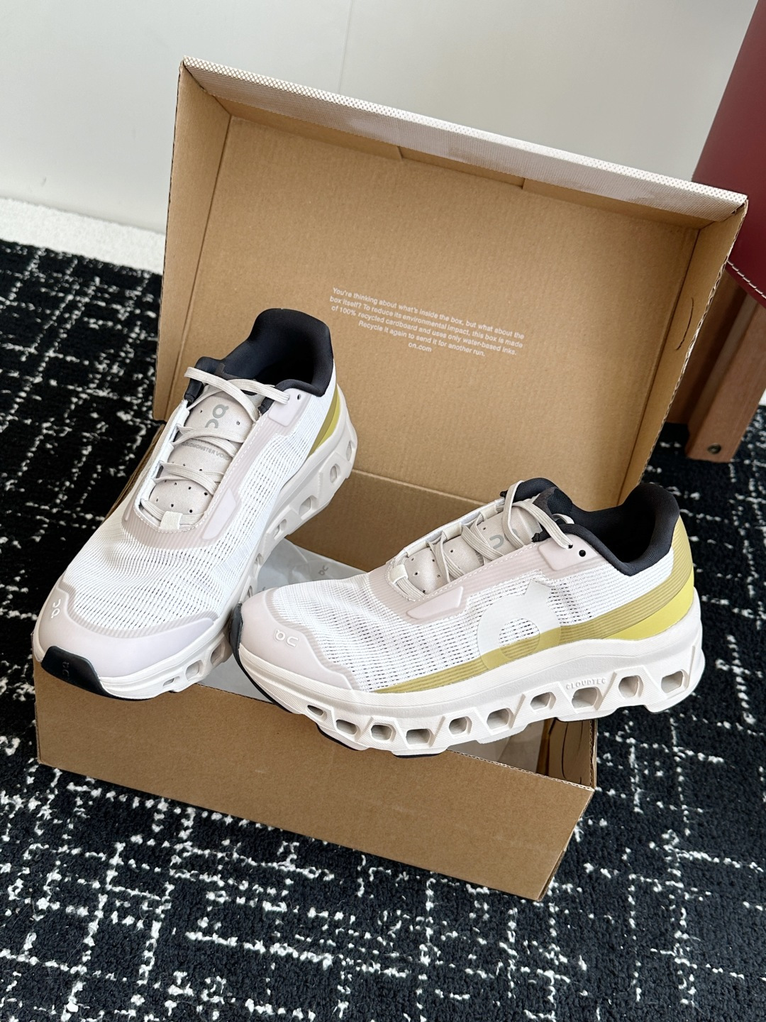 东莞原单
Cloudmonster Void 网眼小怪兽 舒适透气百搭 缓震防滑耐磨 休闲运动跑步鞋！
