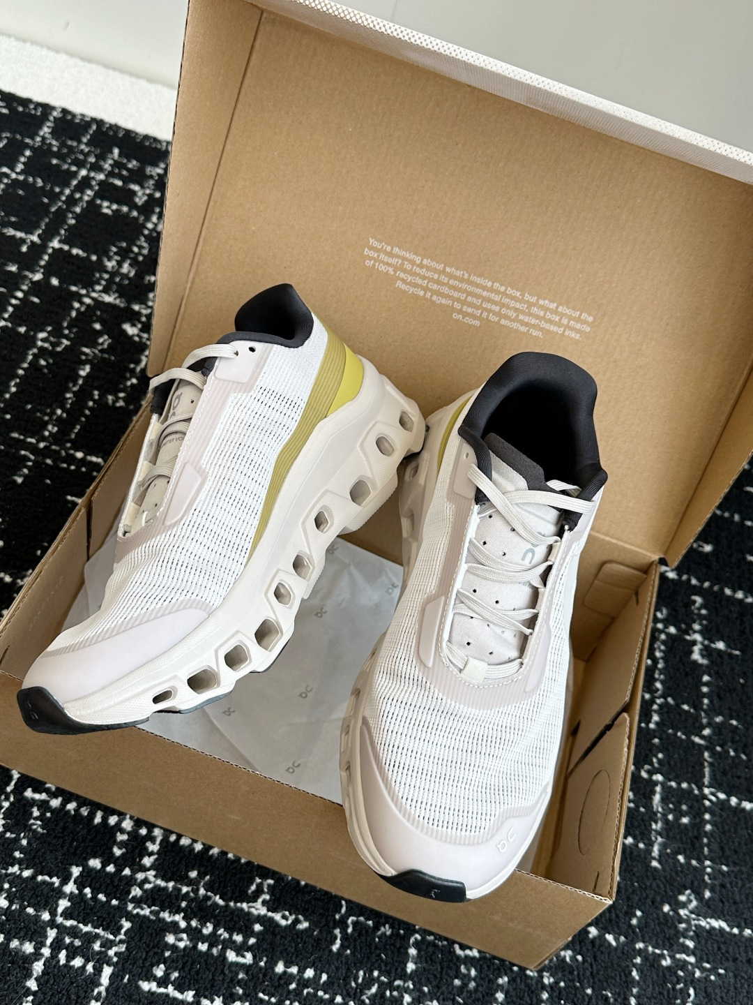 东莞原单
Cloudmonster Void 网眼小怪兽 舒适透气百搭 缓震防滑耐磨 休闲运动跑步鞋！
