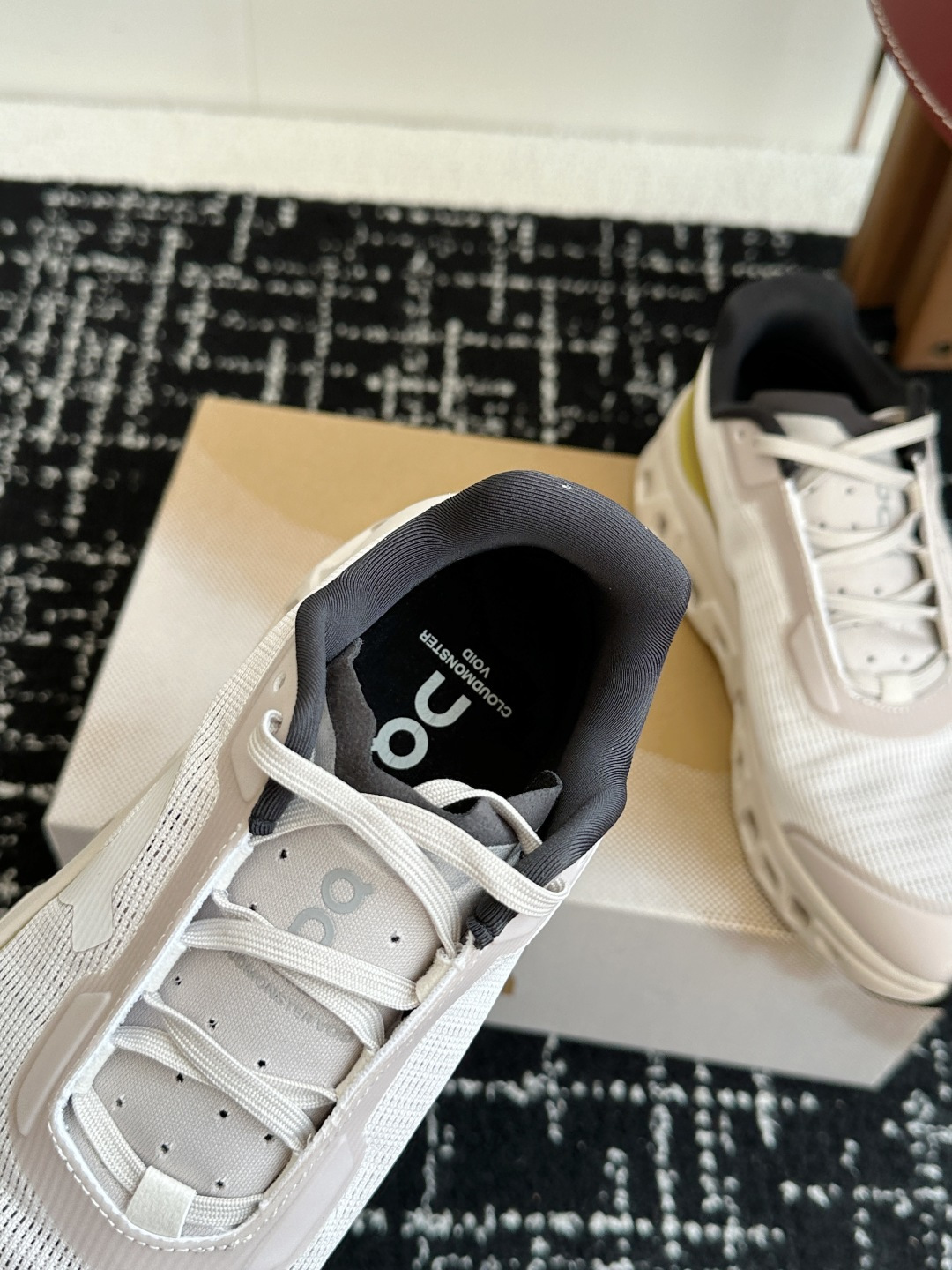 东莞原单
Cloudmonster Void 网眼小怪兽 舒适透气百搭 缓震防滑耐磨 休闲运动跑步鞋！
