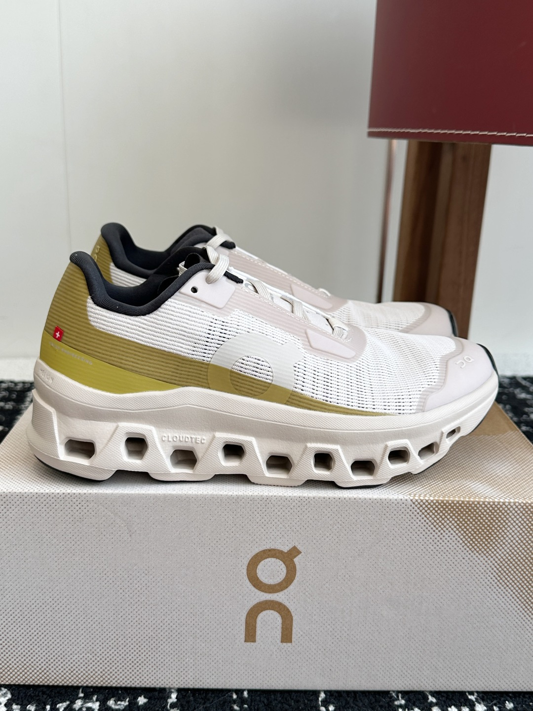 东莞原单
Cloudmonster Void 网眼小怪兽 舒适透气百搭 缓震防滑耐磨 休闲运动跑步鞋！
