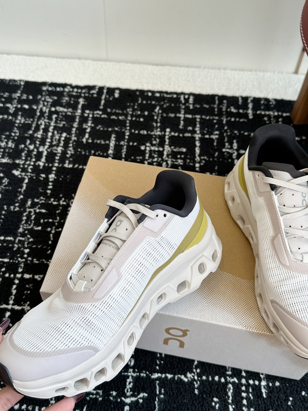 东莞原单
Cloudmonster Void 网眼小怪兽 舒适透气百搭 缓震防滑耐磨 休闲运动跑步鞋！
