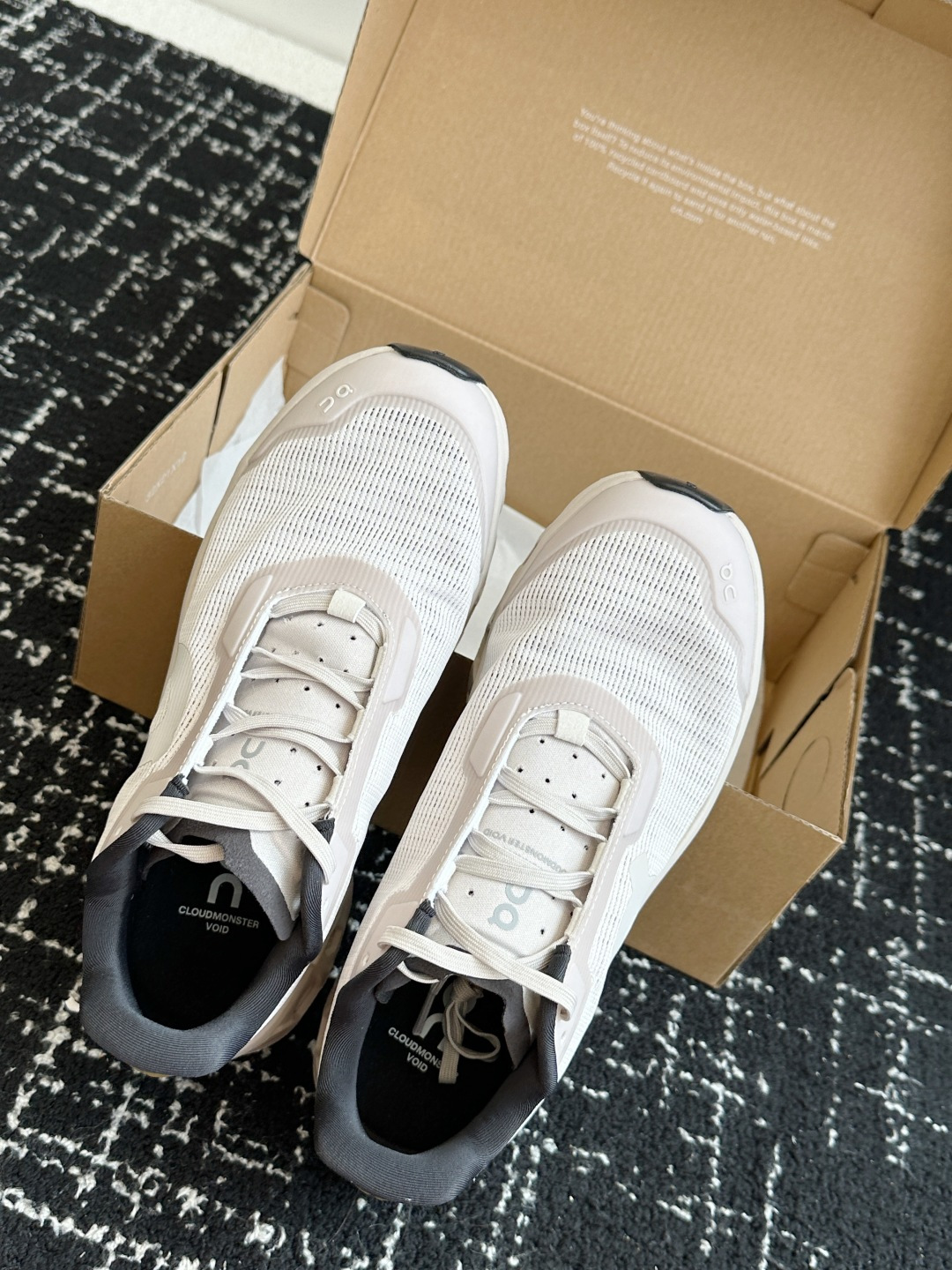 东莞原单
Cloudmonster Void 网眼小怪兽 舒适透气百搭 缓震防滑耐磨 休闲运动跑步鞋！
