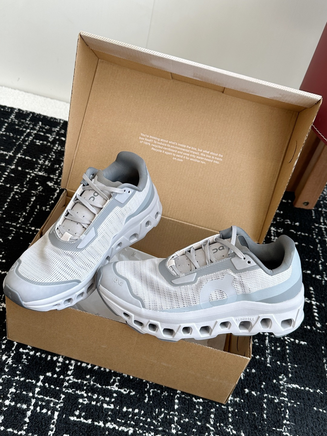 东莞原单
Cloudmonster Void 网眼小怪兽 舒适透气百搭 缓震防滑耐磨 休闲运动跑步鞋！
