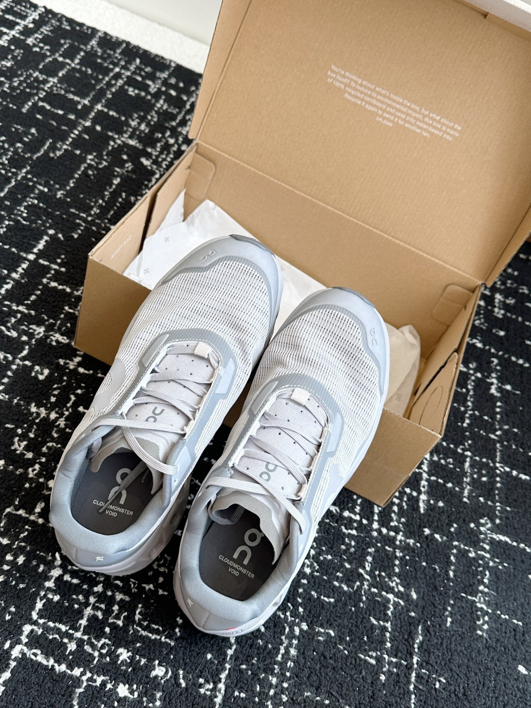 东莞原单
Cloudmonster Void 网眼小怪兽 舒适透气百搭 缓震防滑耐磨 休闲运动跑步鞋！
